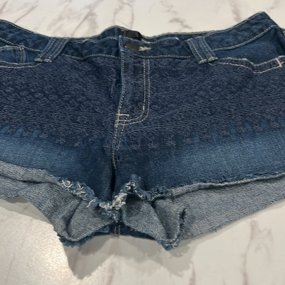 Aqua embroidered cutoff shorts - Picture 4 of 12